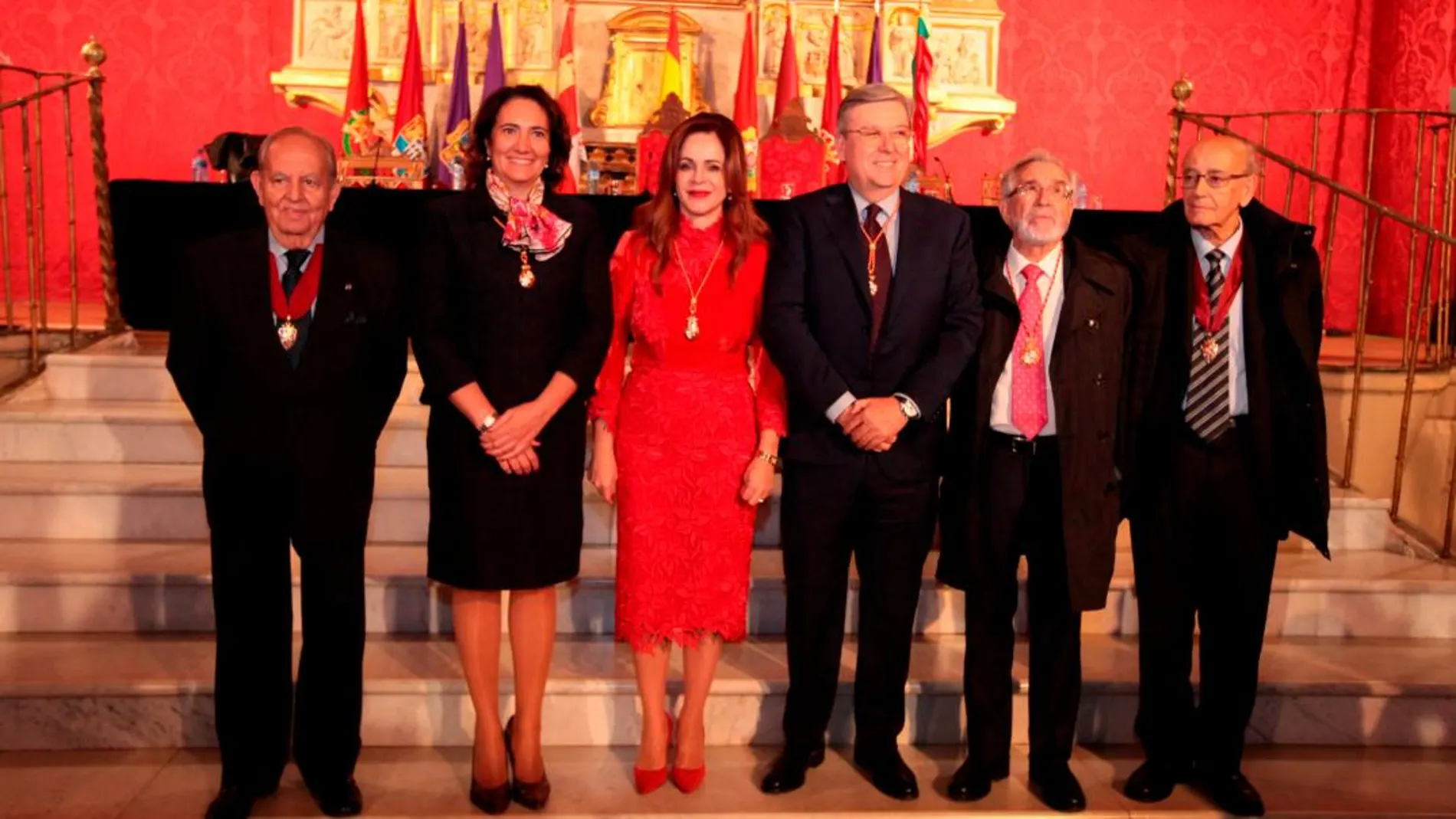 Silvia Clemente, junto a los expresidentes de las Cortes, Estella, García-Cirac, Fernández Santiago, Sánchez Reyes y Llamazares