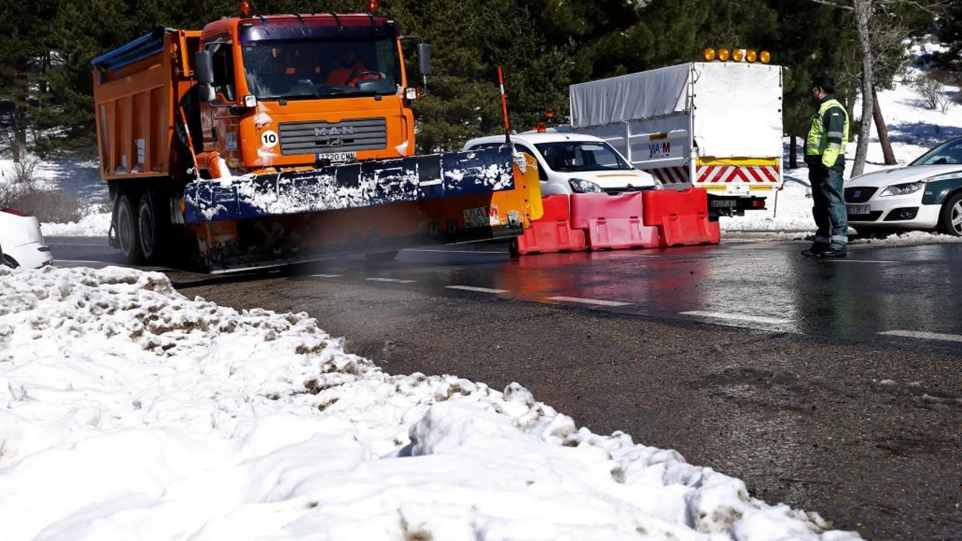 Numerosas carreteras quedaron cortadas al tráfico el fin de semana por el temporal de nieve
