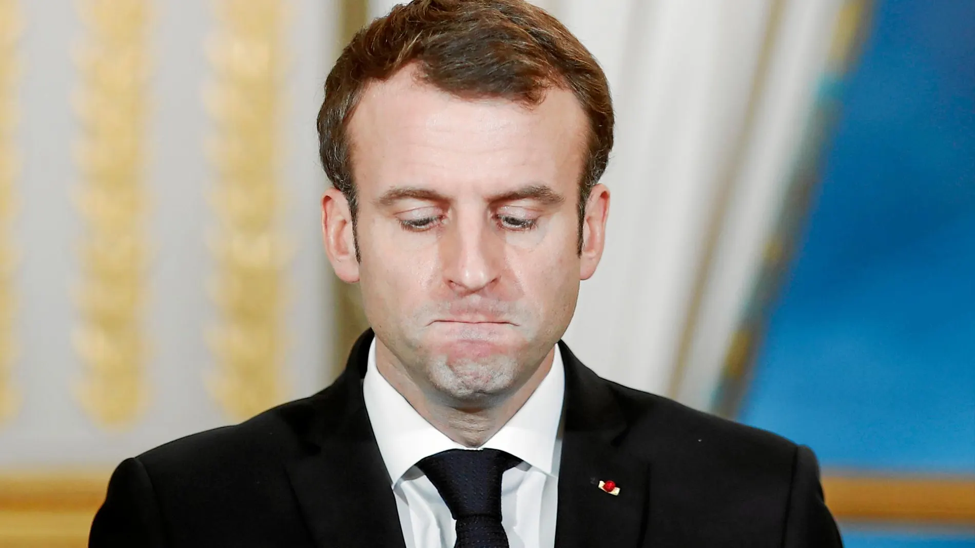 Macron abre un debate político para aplacar a los «chalecos»
