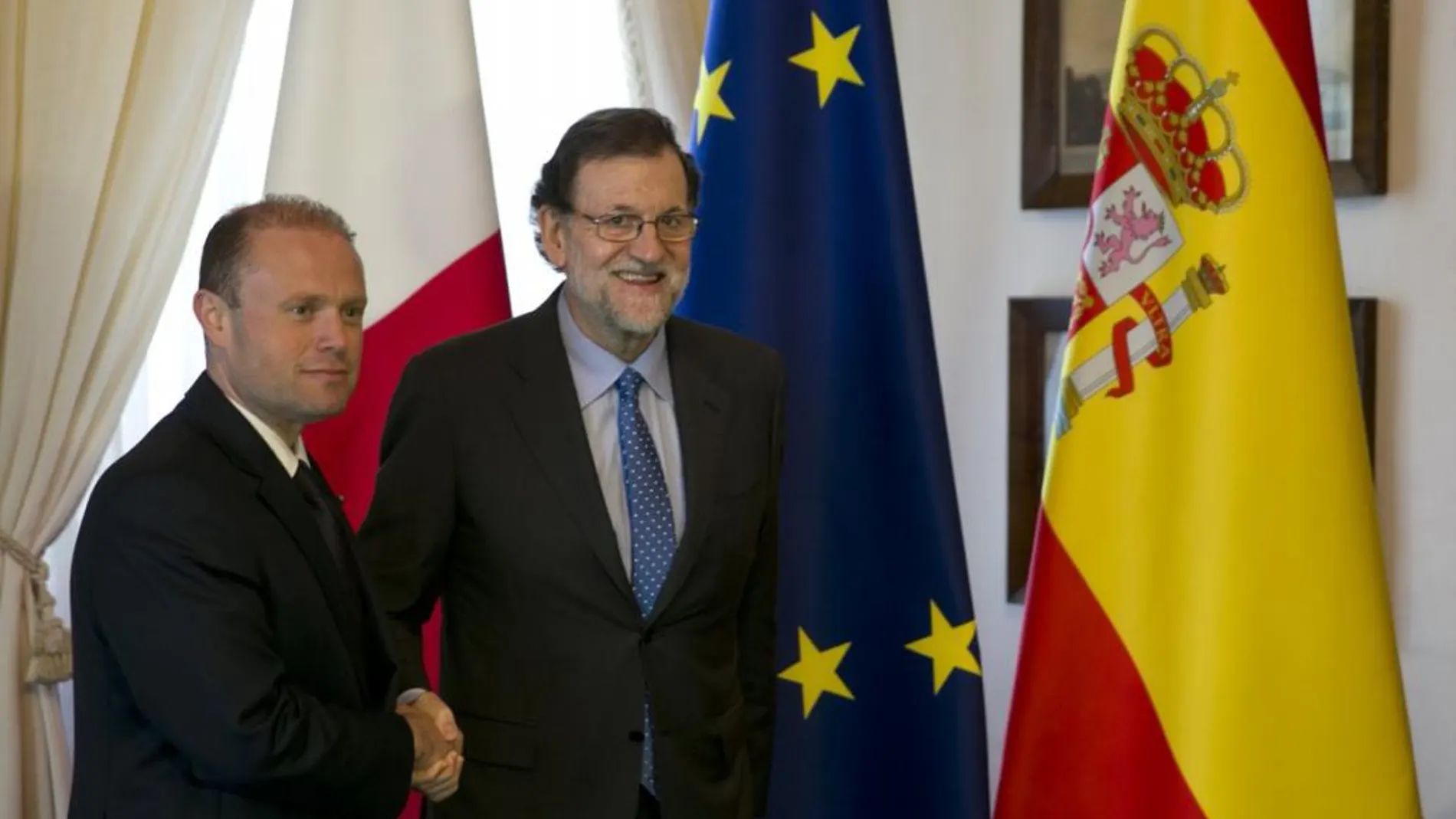 Mariano Rajoy con el primer ministro de Mata y presidente de turno de la UE, Joseph Muscat