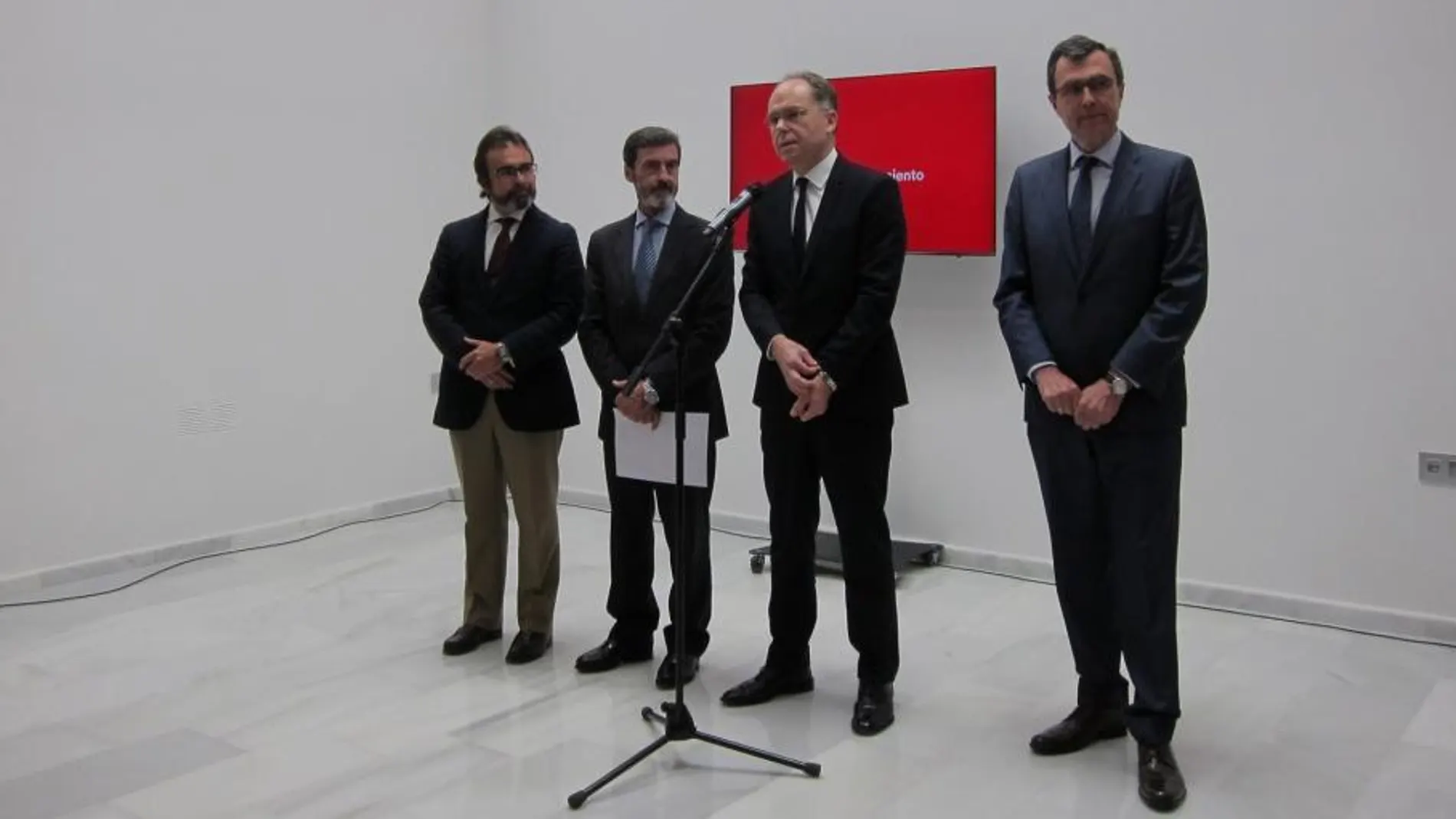 El consejero Pedro Rivera, el delegado del Gobierno, Sánchez-Solís, el presidente de Adif, Juan Bravo, y José Ballesta