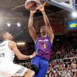 Seraphin se cuelga del aro a pesar de la oposición de Tavares