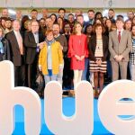 La Reina Letizia visita «El Hueco» junto al presidente Juan Vicente Herrera, María José Salgueiro, Fernández Carriedo, Dolors Monserrat, Carlos Martínez y los trabajodores del centro