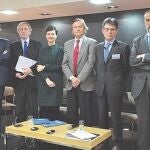 De izda. a dcha., Agustín Puente, Beltrán Gambier, Esperanza Zambrano, Jesús Lizcano, Humberto Arnés y Carlos Balmisa