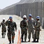 Hasta ahora, los cerca de 5.900 militares desplegados por EEUU en la frontera con México solo podían usar la fuerza contra los inmigrantes en defensa propia / Ap