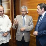 El consejero de Sanidad, Antonio María Sáez, se reúne con Mohamed Labat y Mohamed Lamín Dedd