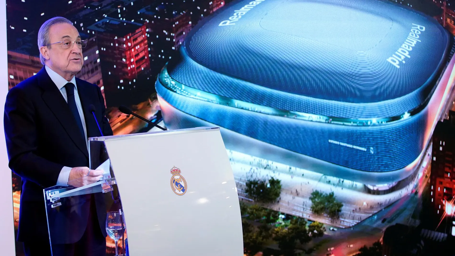 Florentino presentando el nuevo Bernabéu