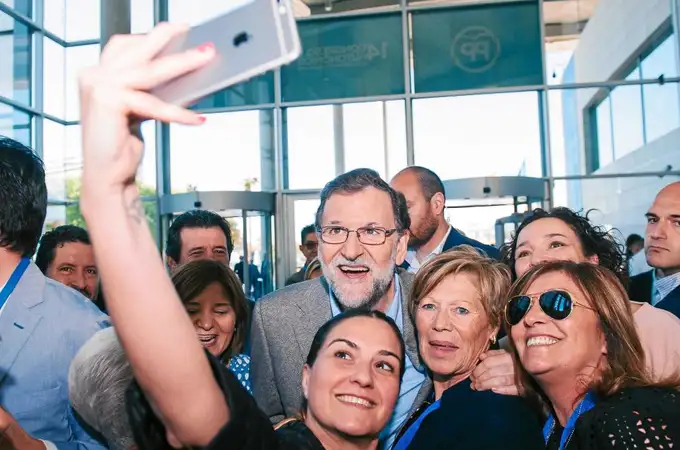 El presidente de Murcia se ausenta de la foto de la «renovación» del PP