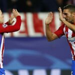 Gameiro celebra el gol con Koke