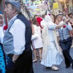 Los trajes típicos madrileños volverán a lucir este año en Lavapiés y La Latina (distrito Centro) en las fiestas de San Cayetano, San Lorenzo y La Paloma