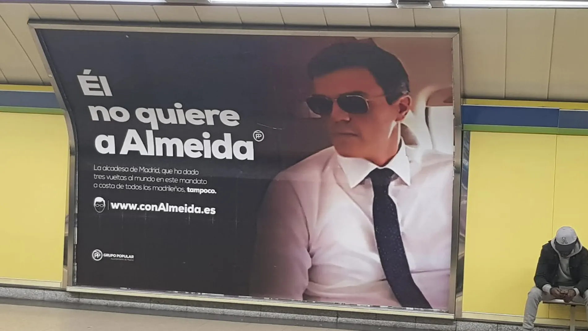 La imagen del presidente del Gobierno sirve de reclamo para la campaña del candidato al Ayuntamiento