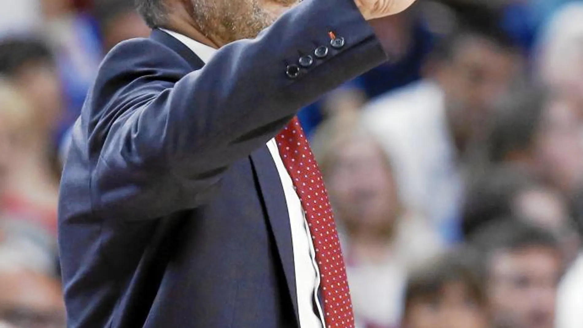 El entrenador del Valencia Basket Pedro Martínez durante la final de la Liga Endesa