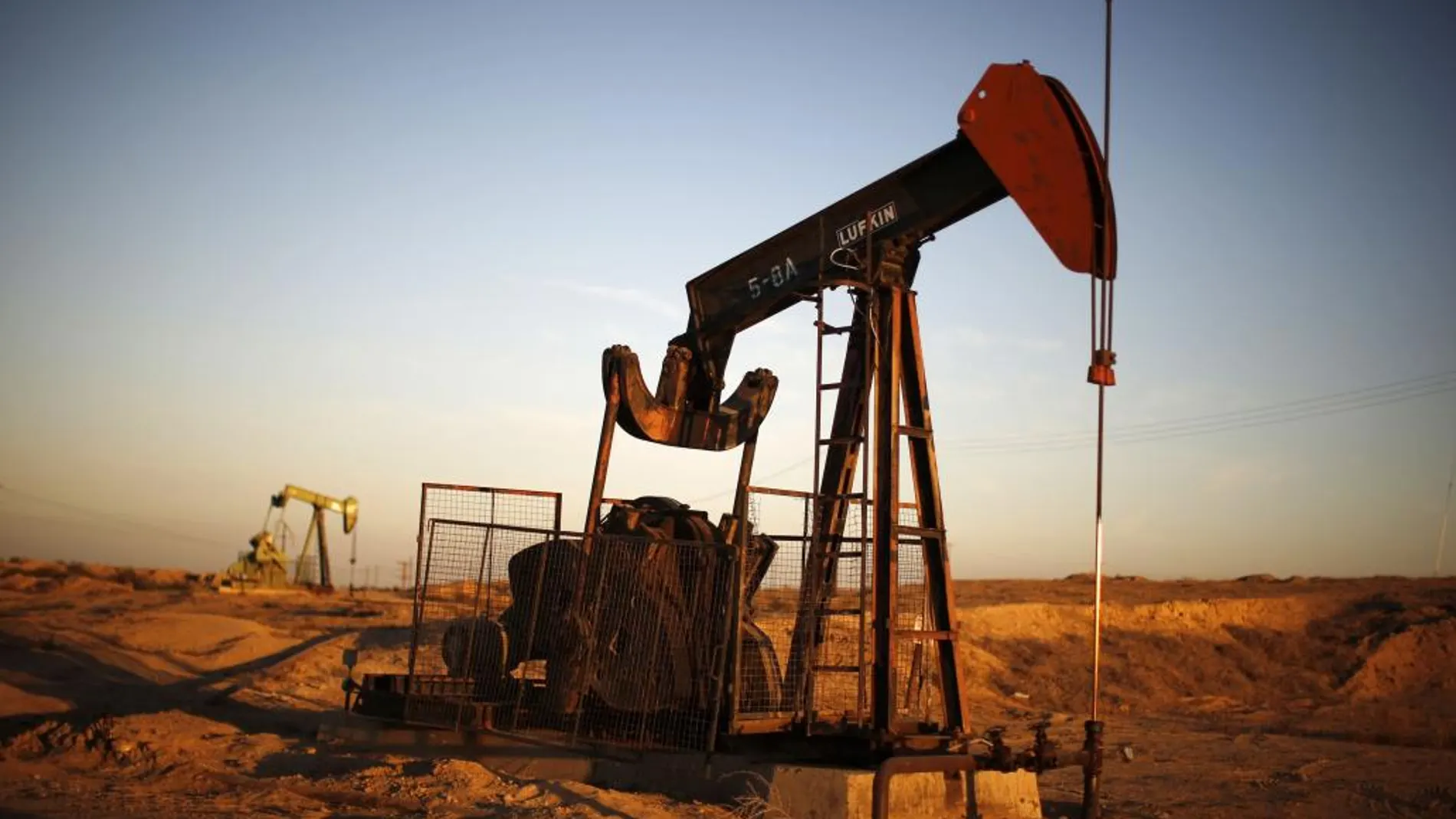 El barril de petróleo Brent cae a mínimos de 11 años
