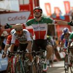 El italiano Elia Viviani se ha impuesto este martes en la décima etapa de la Vuelta a España disputada entre Salamanca y Bermillo de Sayago (Zamora) sobre de 177 kilómetros / Efe