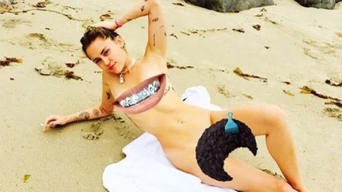 Miley Cyrus ha desvelado el motivo de su excéntrico comportamiento tanto en las redes sociales como en la vida real.