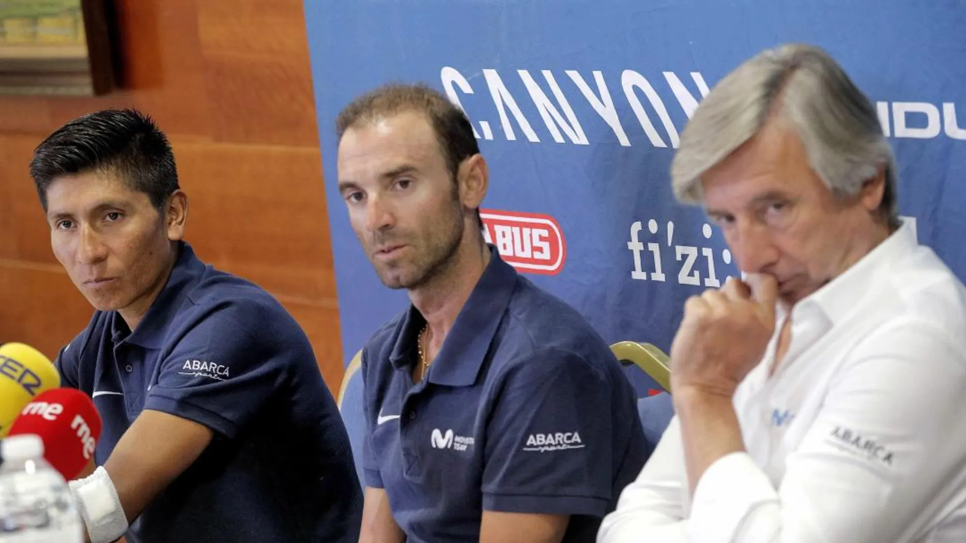 El director y los corredores del equipo Movistar, Eusebio Unzué, Alejandro Valverde y Nairo Quintana /Foto: Efe