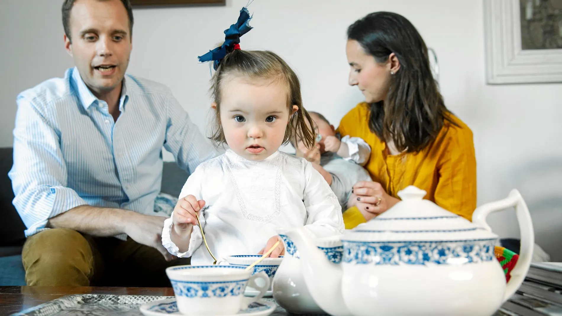 Mariana y su hermano Jaime, junto a sus padres, Mariana y José Luis