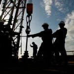 Trabajadores en un pozo petrolero en Venezuela