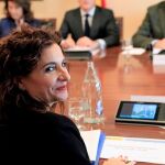 La ministra de Hacienda, María Jesús Montero (en primer término)