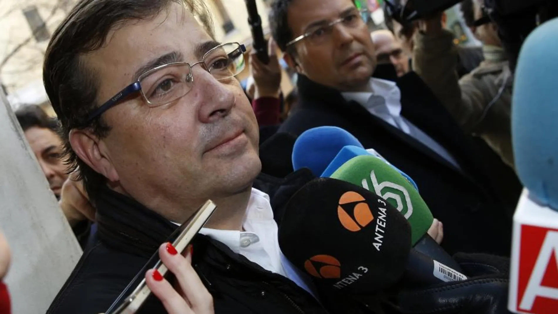 El presidente de la Junta de Extremadura, Guillermo Fernández Vara, en declaraciones a los medios.
