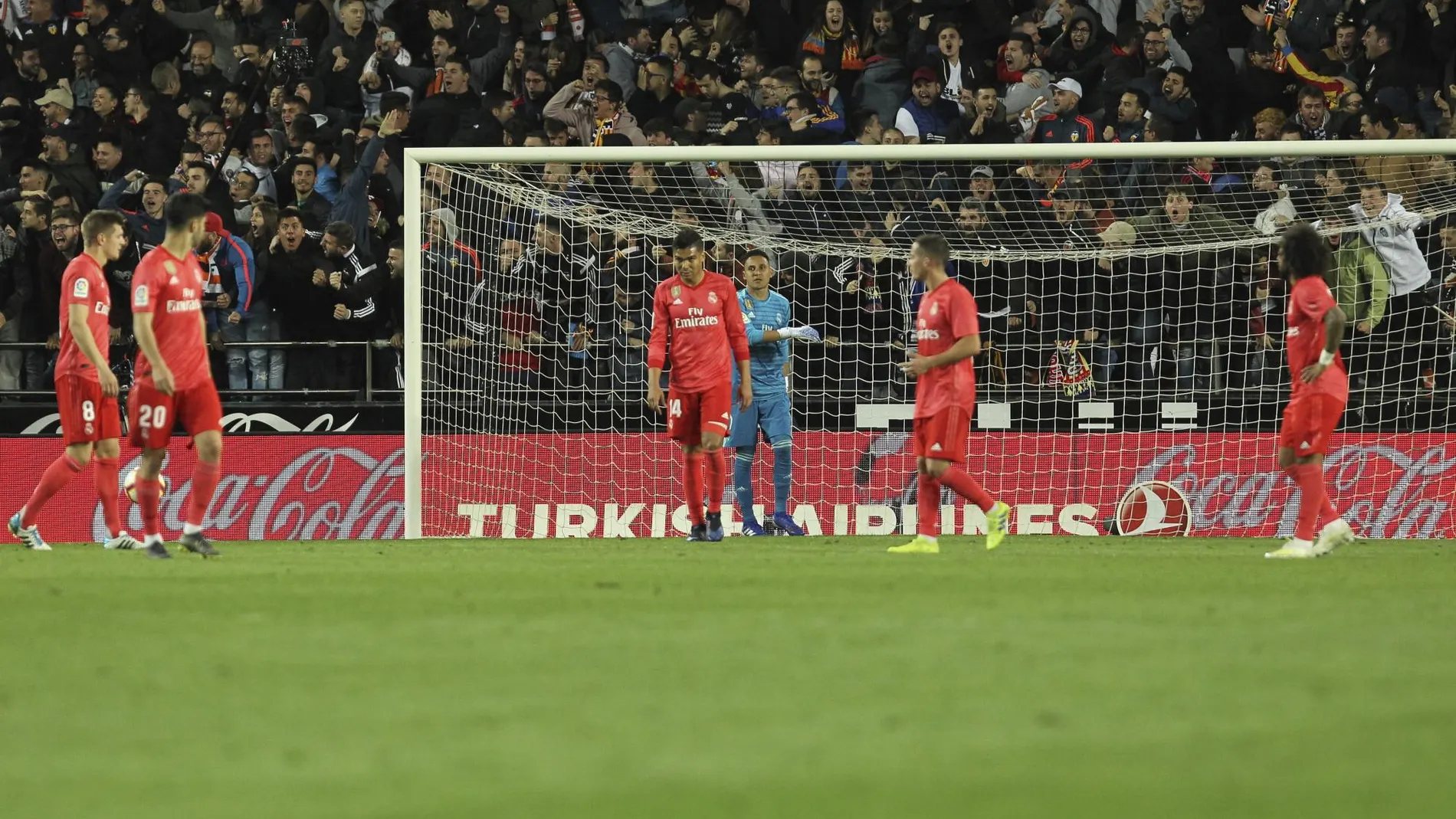 Que esta temporada acabe ya: el Real Madrid cae en Valencia (2-1)