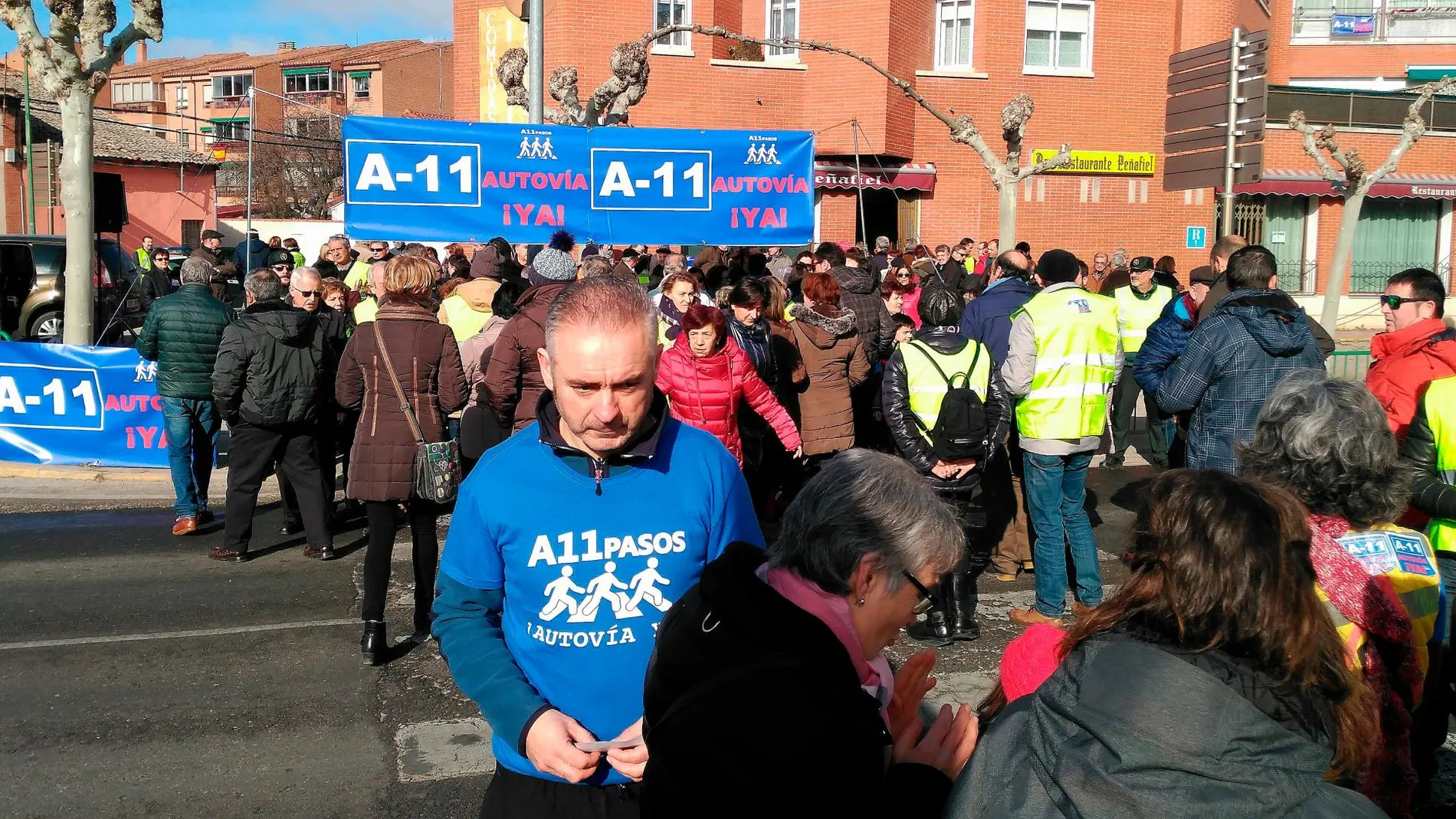 Concentración en Peñafiel para pedir que se concluya la Autovía del Duero