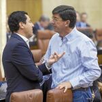 Los líderes de PP y Ciudadanos en Andalucía, ayer en el Parlamento