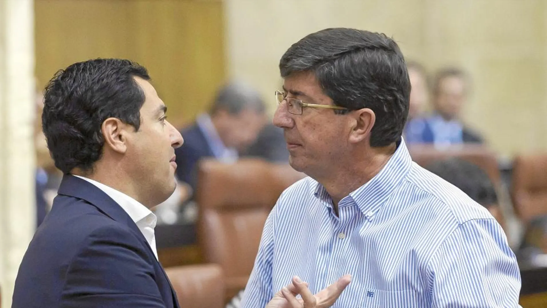 Los líderes de PP y Ciudadanos en Andalucía, ayer en el Parlamento
