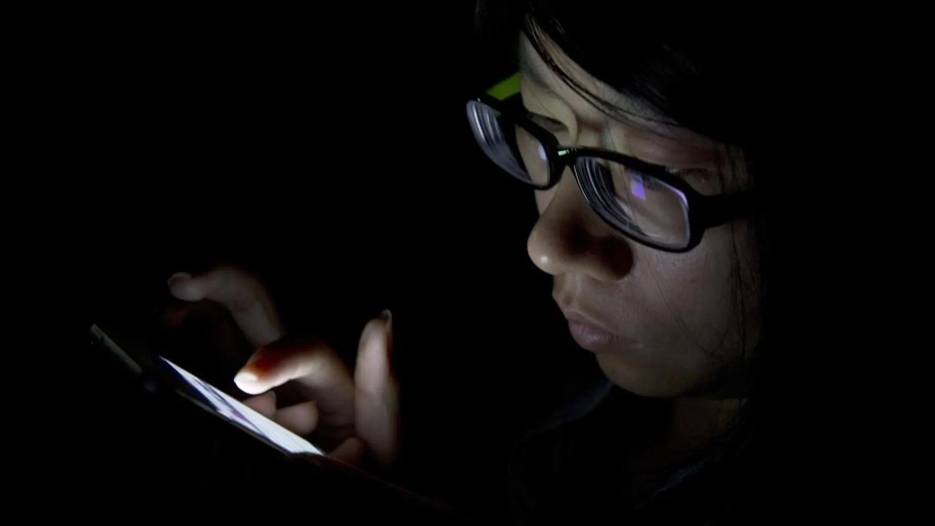 Una usuaria con su teléfono móvil en China, en una imagen de archivo