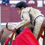 Instante de la cogida a Mario Palacios, ayer, en Las Ventas