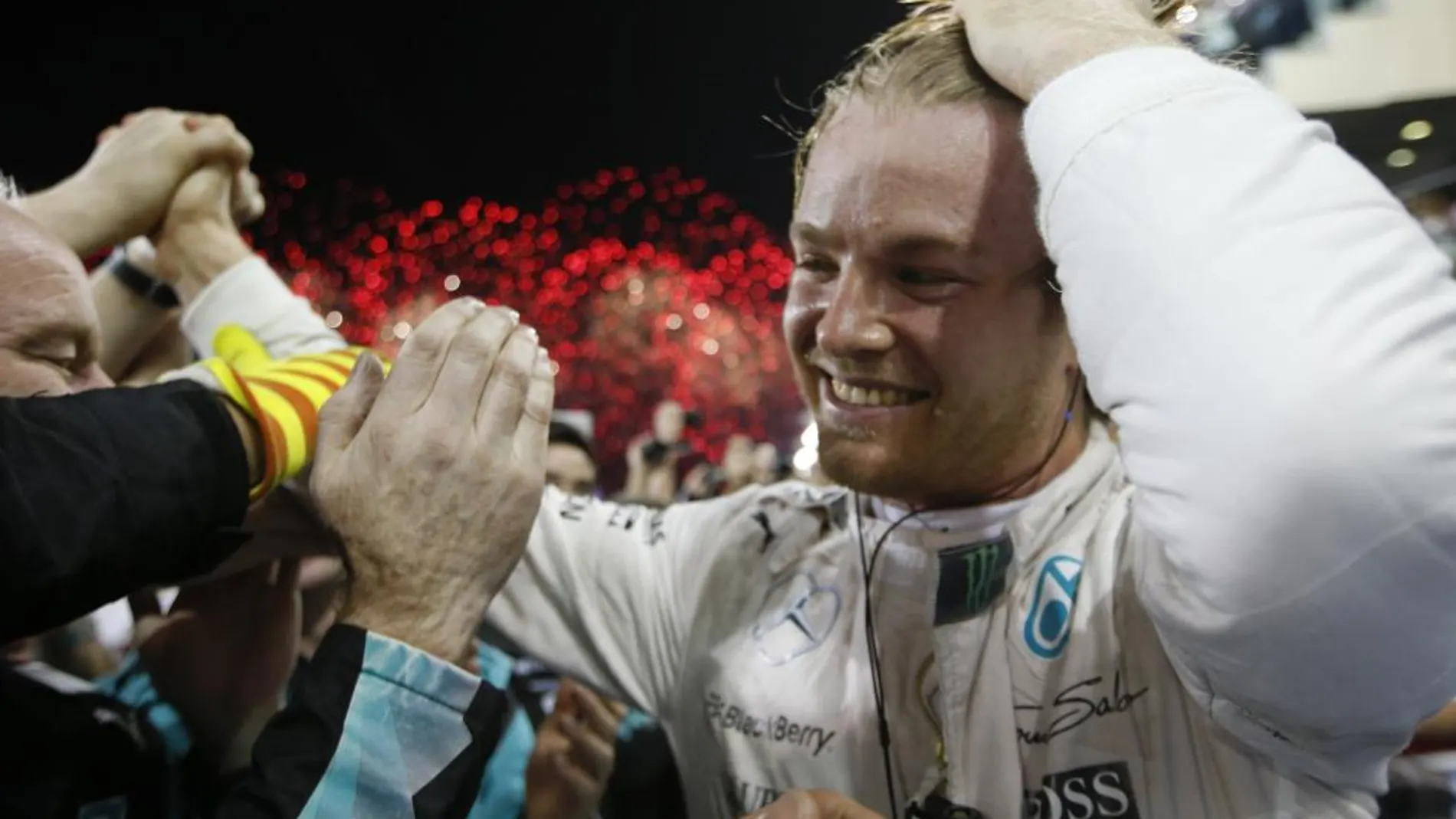 Nico Rosberg celebra su triunfo en el Gran Premio de Abu Dabi