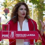 La ministra de Hacienda, María Jesús Montero, participa en la Fiesta de la Rosa del municipio zamorano de Benavente. / Efe
