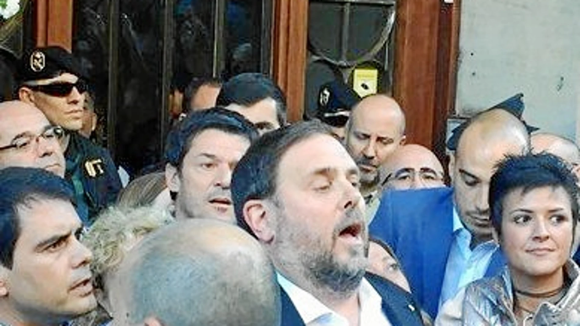 Oriol Junqueras acudió el 20 de septiembre del año pasado a la Consejería de Economía donde pronunció unas palabras ante los manifestantes
