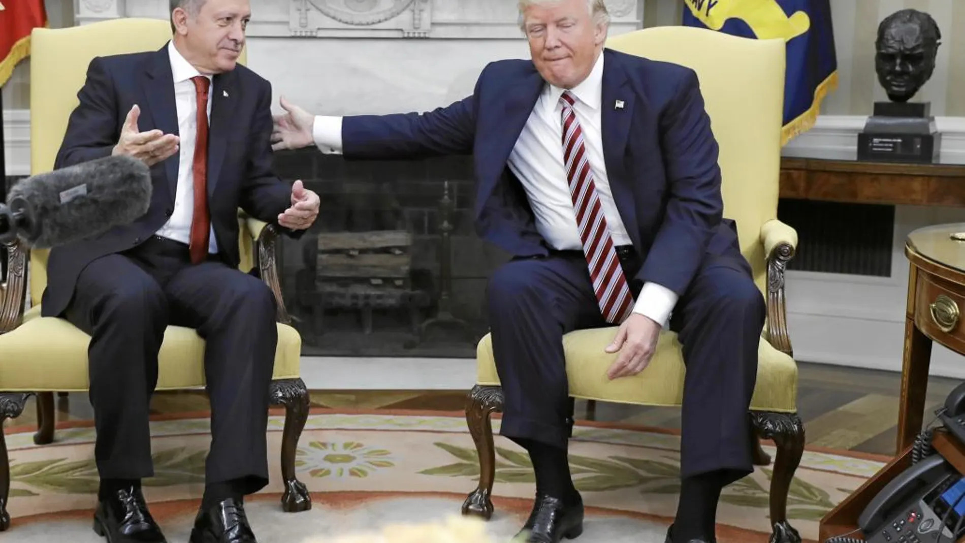 Donald Trump, durante su reunión con el presidente turco Recep Tayyip Erdogan, ayer en el Despacho Oval