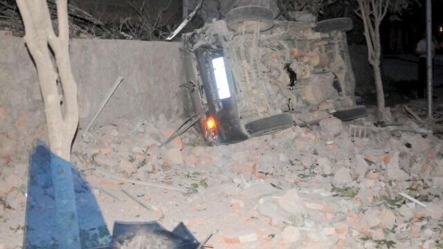 Un coche destrozado por una de las explosiones en la región de Guangxi Zhuang