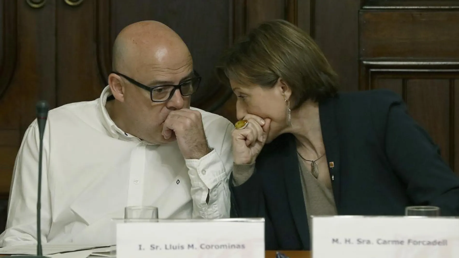 El vicepresidente primero del Parlament de Cataluña, Lluís Corominas, y la presidenta del Parlament, Carme Forcadell