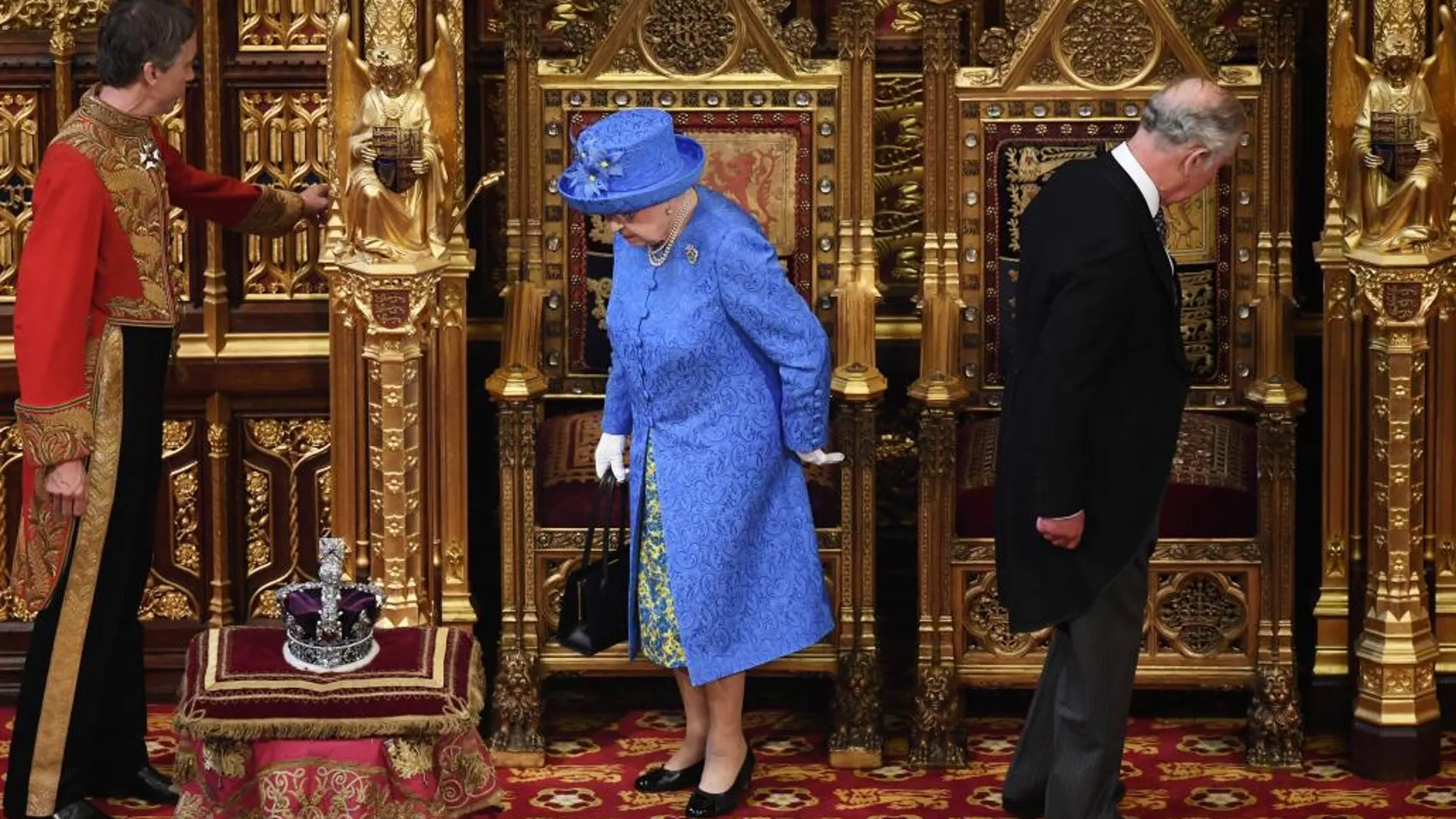 La reina y el príncipe Carlos, en la apertura del Parlamento