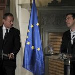 El primer ministro griego, Alexis Tsipras, y el presidente del Consejo Europeo, Donald Tusk,