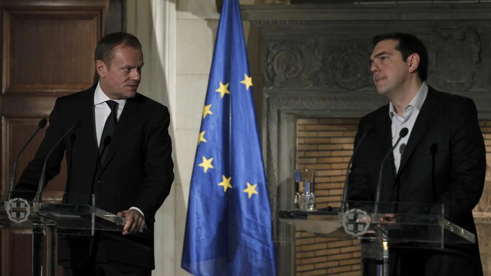 El primer ministro griego, Alexis Tsipras, y el presidente del Consejo Europeo, Donald Tusk,