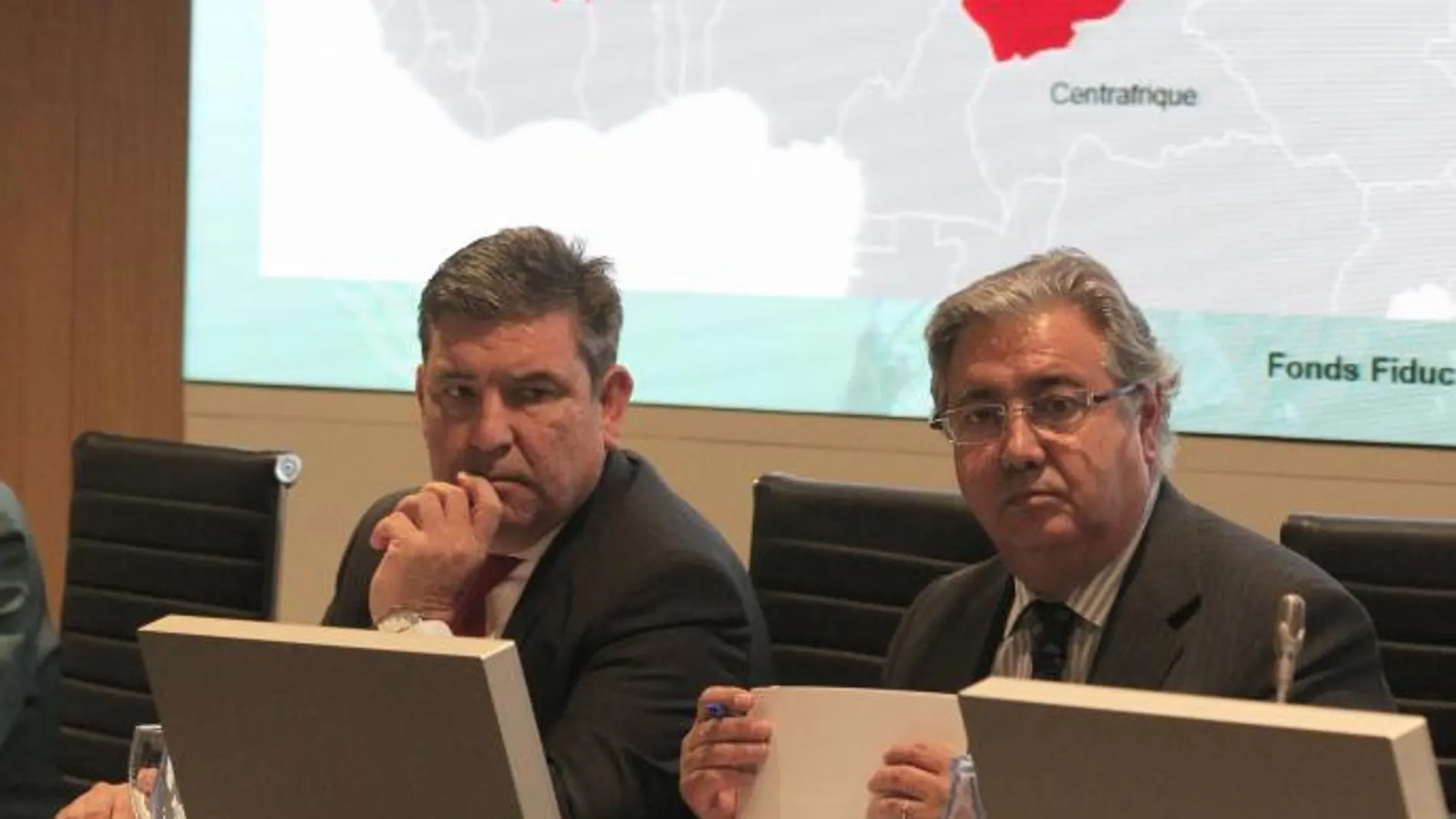 El ministro del Interior, Juan Ignacio Zoido, junto al representante especial de la Unión Europea para el Sahel, Ángel Losada, en la presentación del proyecto GAR-SI Sahel