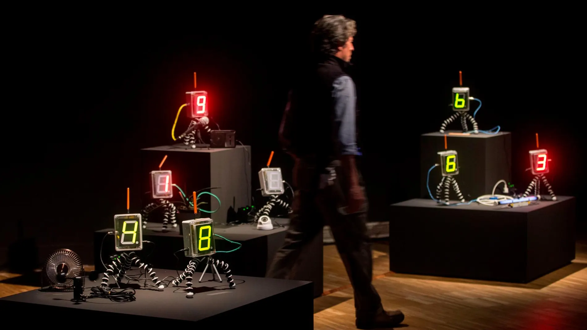 Vista de la obra "A state of sin", del artista británico James Bridle, que forma parte de la exposición "Cuántica", que nos muestra las claves para entender los principios de la física cuántica a través del trabajo creativo de científicos y artistas, y que ha sido presentada este martes en el Centre de Cultura Contemporània de Barcelona (CCCB). EFE/Quique Garcia