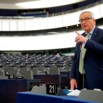 El presidente de la Comisión Europea, Jean-Claude Juncker, hoy durante su discurso en el pleno de la Eurocámara