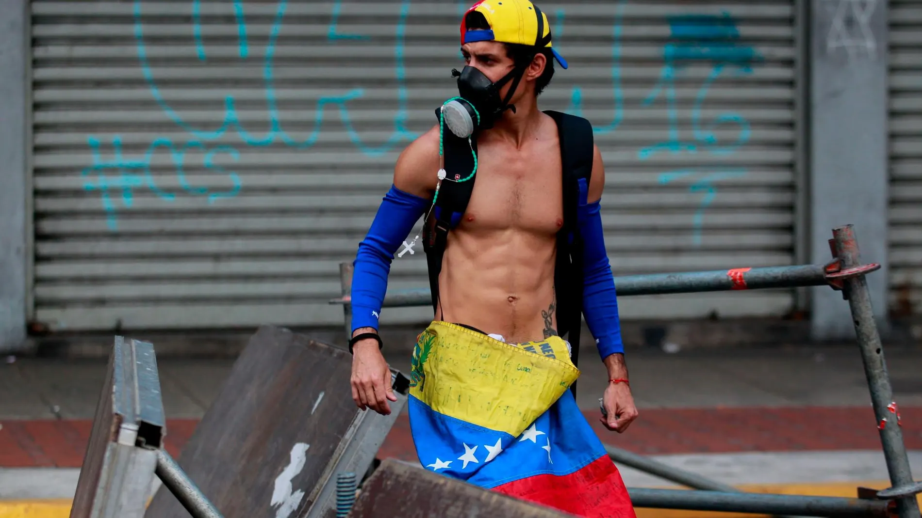 Un manifestante en protesta contra el Gobierno del presidente de Venezuela, Nicolás Maduro