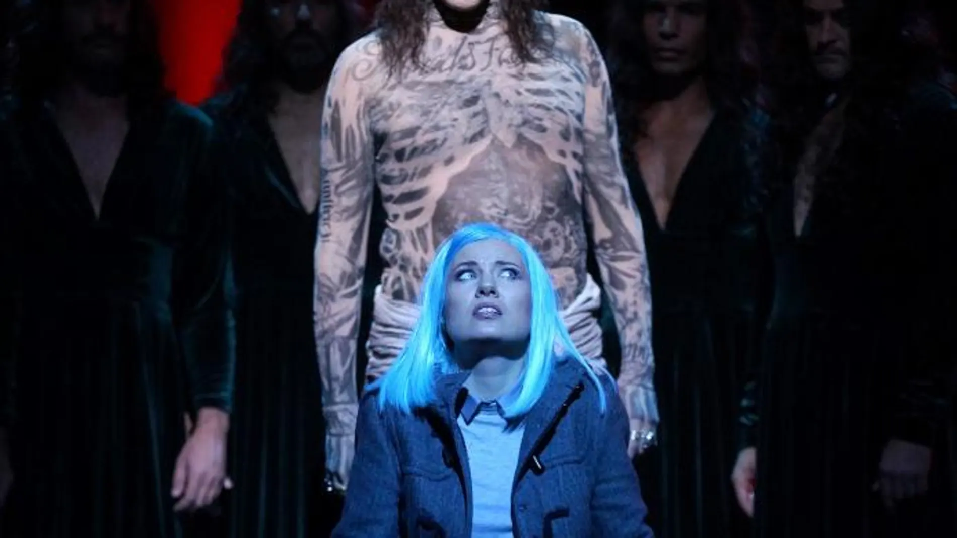 Marina Rebeka, que interpreta a Margarita, y Luca Pisaroni, en el papel de Mefistófeles, durante una escena de la ópera de Gounod