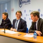 El candidato del PP a la Junta, Alfonso Fernández Mañueco, preside la reunión de campaña junto a Francisco Vázquez y Javier Lacalle