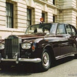 La reina Isabell II suele trasladarse en su Rolls-Royce Phantom, al igual que lo hacía su madre
