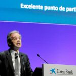Jordi Gual, presidente de la entidad, augura un largo periodo de tipos de interés bajos / Efe