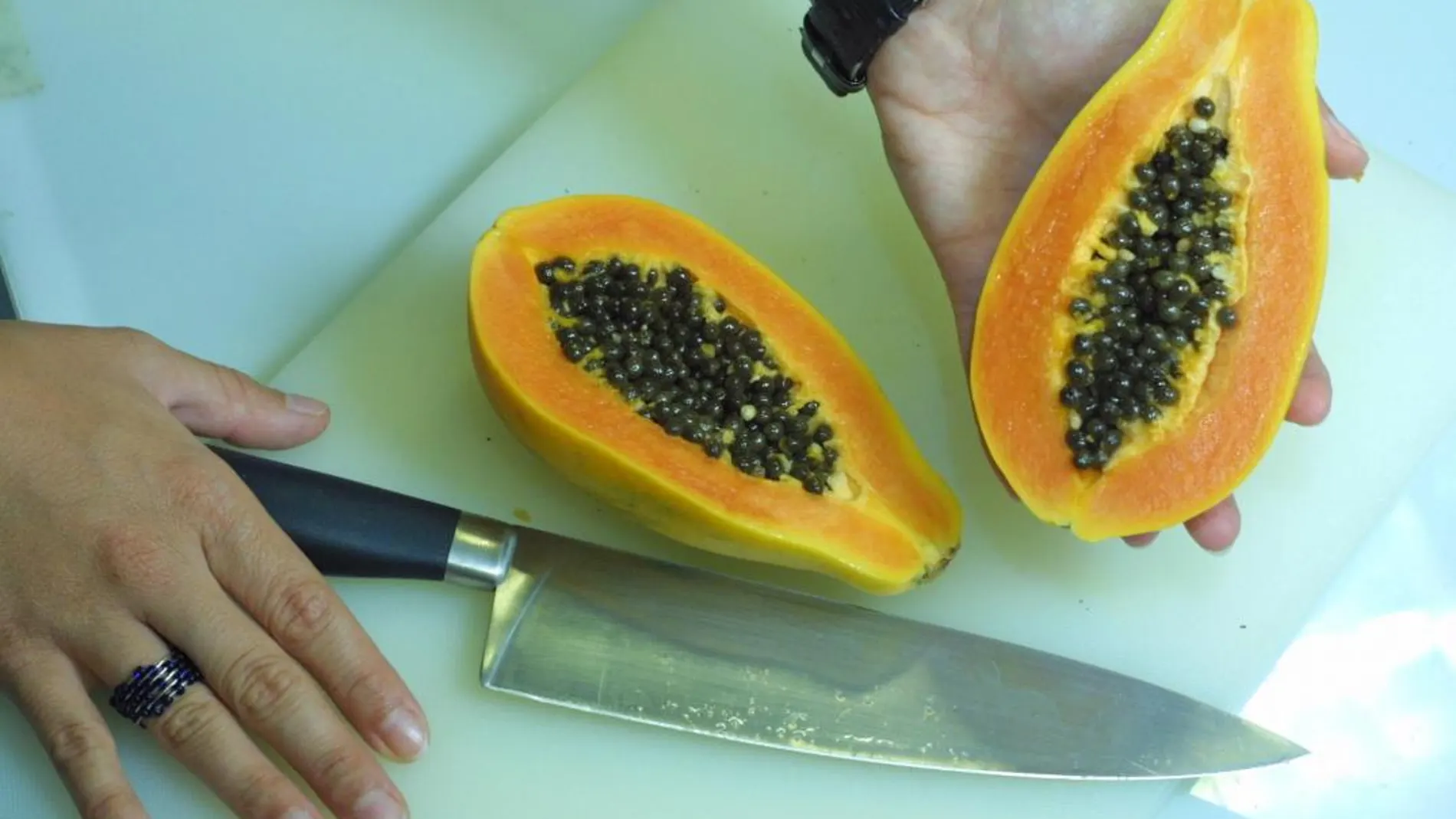 La papaya es un alimento muy sano, pero no previene el cáncer / C. Pastrano