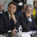Matteo Renzi y Paolo Gentiloni, en una imagen de mayo de este año.
