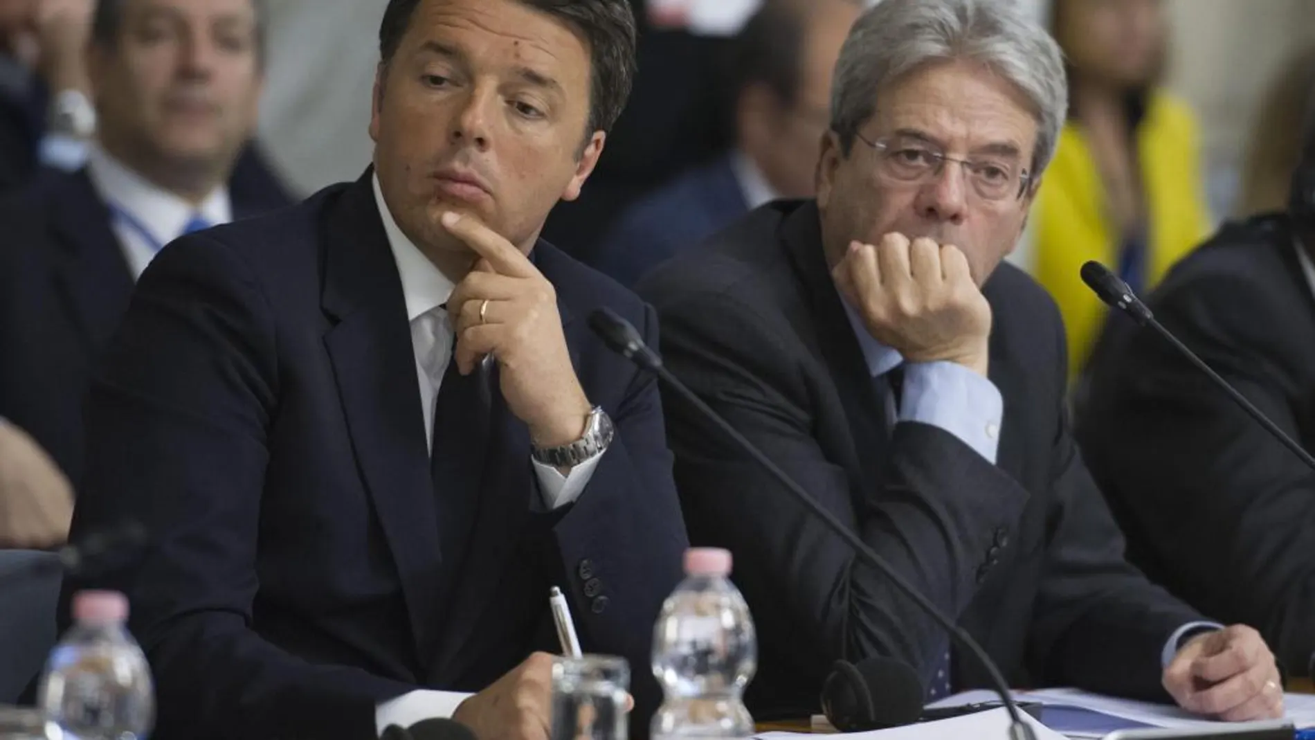 Matteo Renzi y Paolo Gentiloni, en una imagen de mayo de este año.